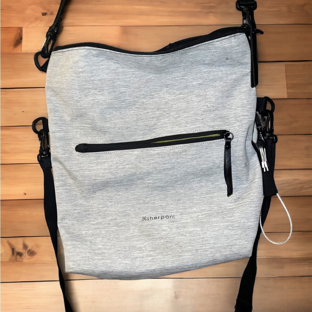 Sherpani anti theft crossbody bag / purse (geo)